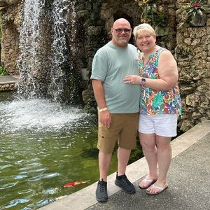 Closing my closet. Make an offer. Thank you